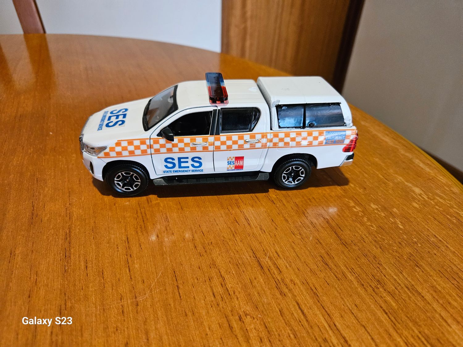 1:27 SCALE VICTORIA SES TOYOTA HILUX UTE