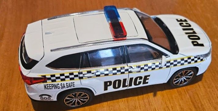 1:24 SCALE STH AUSTRALIA POLICE TOYOTA KLUGER