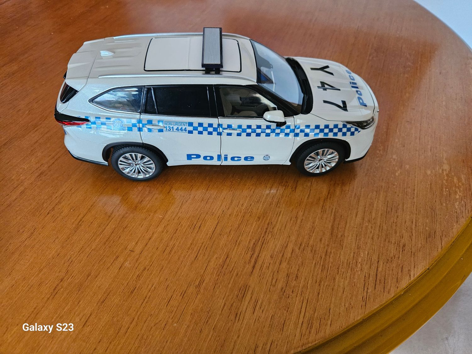 1:18 SCALE PRE ORDER VICTORIA POLICE GENERAL DUTIES TOYOTA KLUGER