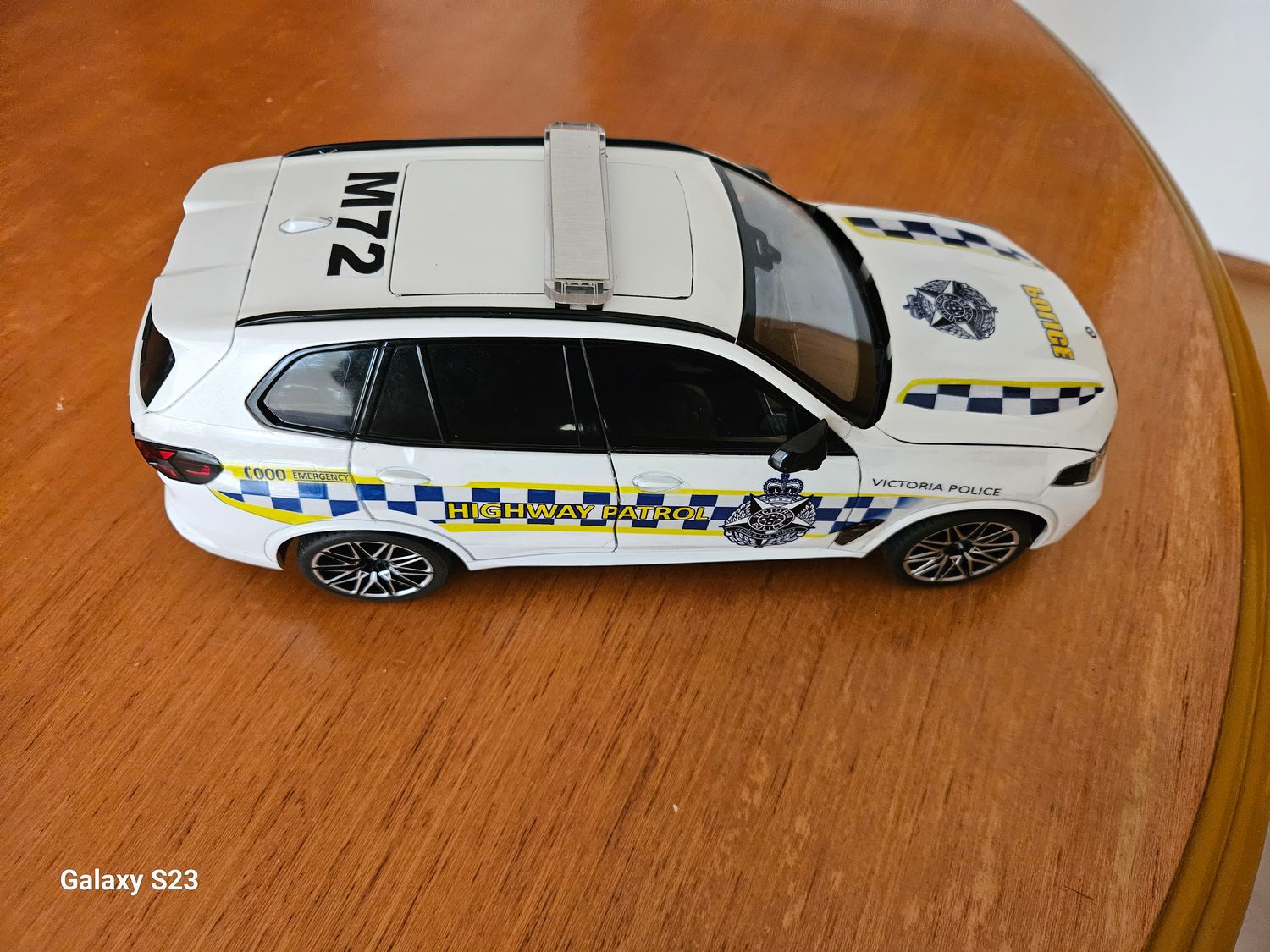 1:18 SCALE VICTORIA POLICE HIGHWAY PATROL BMW X5