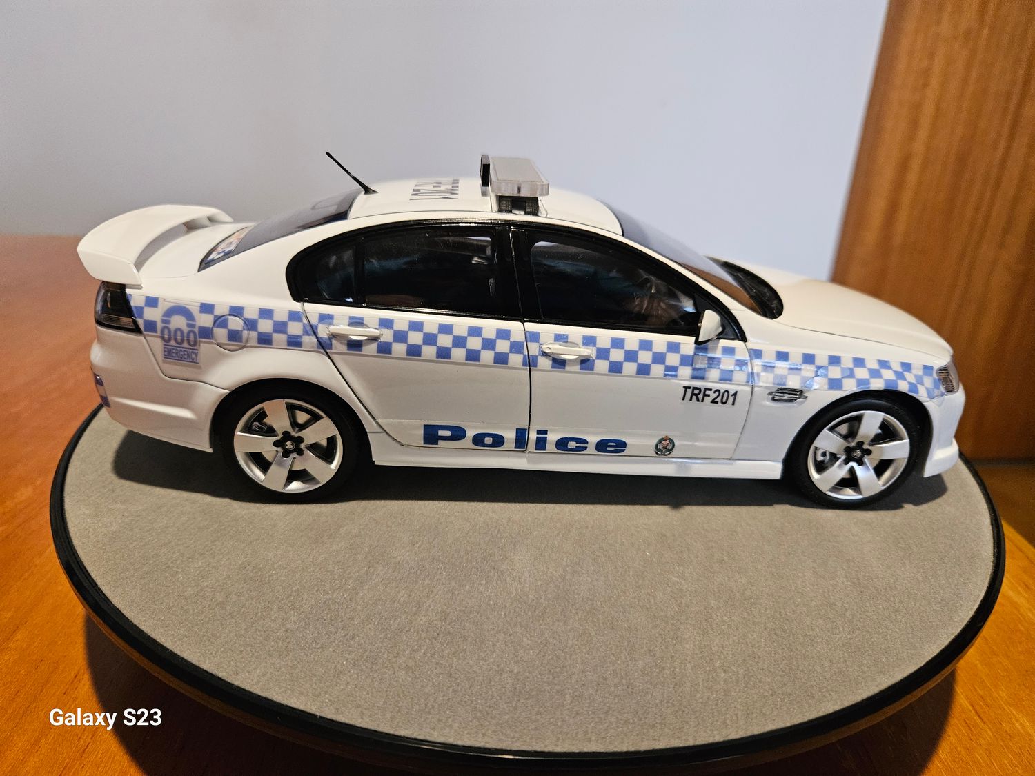 1:18 SCALE DIECAST MODEL NSW POLICE TRF201 VE COMMODORE