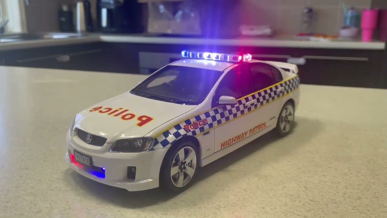 1:18 SCALE FULLY LITE UP VICTORIA POLICE DIECAST MODEL VE COMMODORE HIGHWAY PATROL