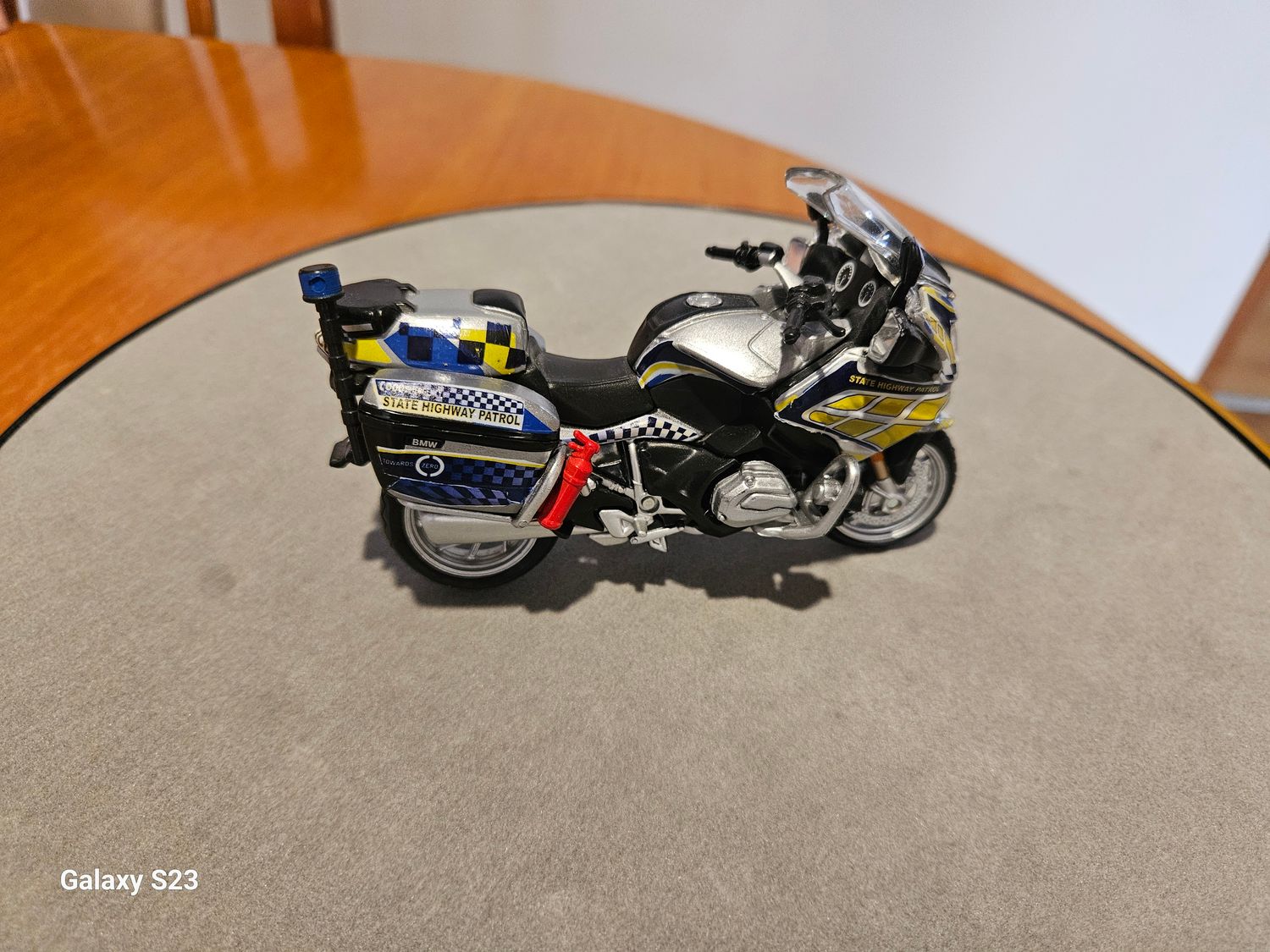 1:18 VIC POLICE STATE HIGHWAY PATROL BMW SOLO