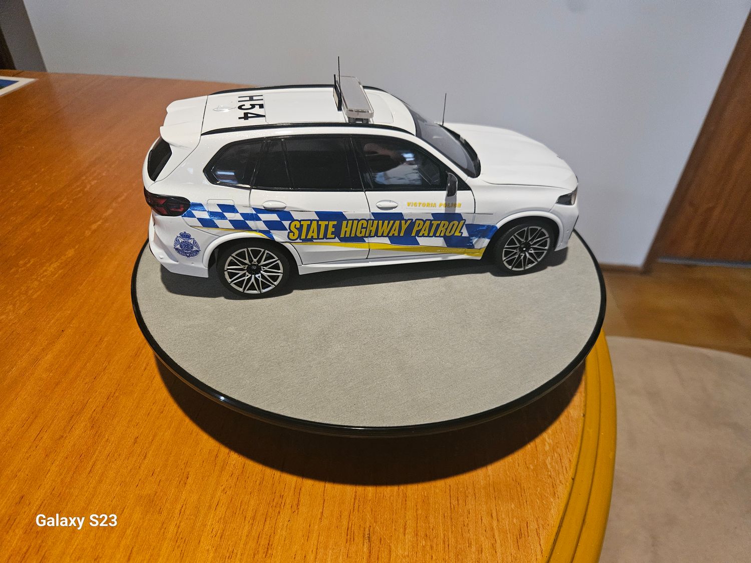 1:18 SCALE PRE ORDER VICTORIA POLICE STATE HIGHWAY PATROL  BMW X5 NEW LIVERY