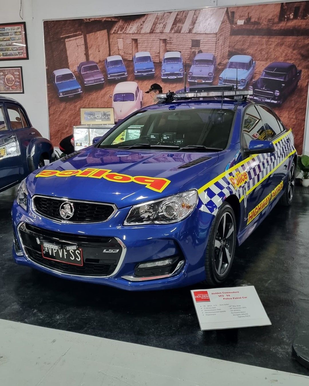 1:43 SCALE  VICTORIA POLICE LAST VF                         TRAFALGAR HOLDEN MUSEUM