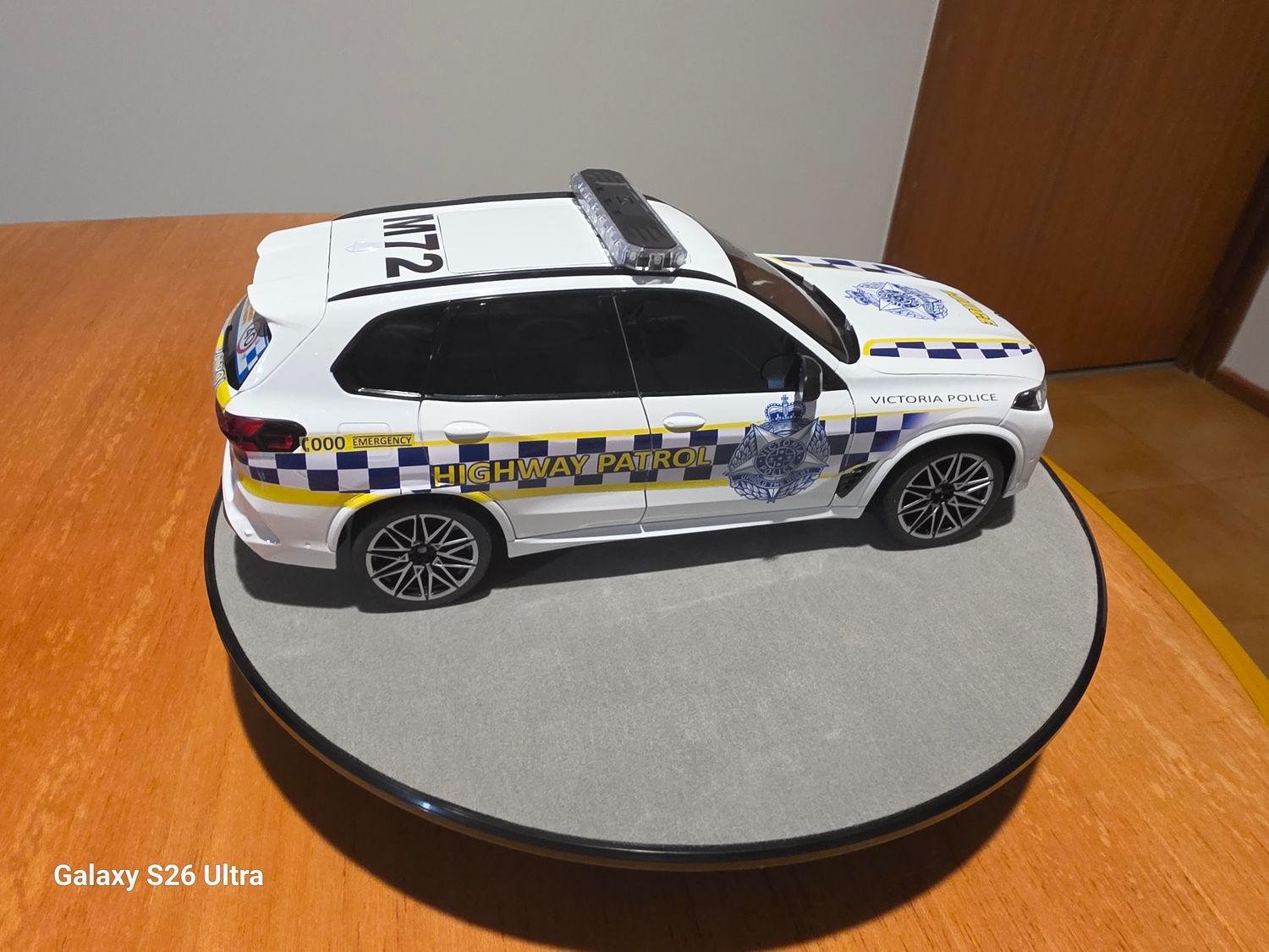 Pre Order 1:18 Scale Victoria Police Highway Patrol Fully Lite Up BMW X5 White