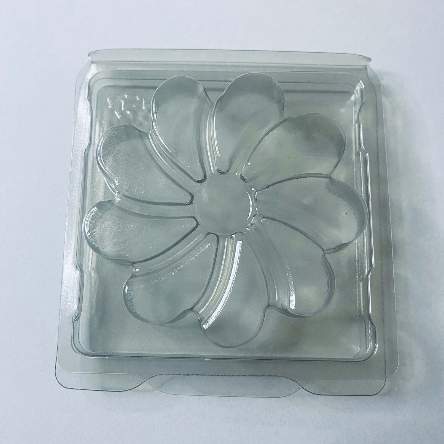 Clamshell rosace