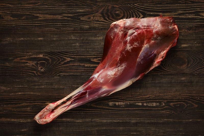 Schulter /Schäufele vom Wildschwein mit Knochen (1559g) Schulter /Schäufele vom Wildschwein mit Knochen (1559g)
