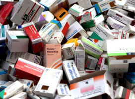 Cajas de medicamentos variadas.