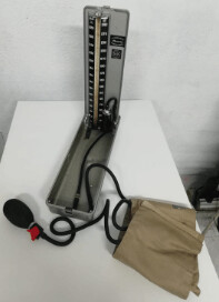 Tensiómetro vintage de sobremesa