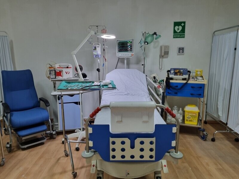 Box de urgencias completo.