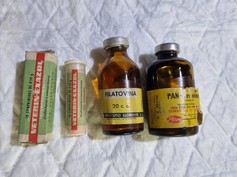 Lote inyectables veterinaria vintage.