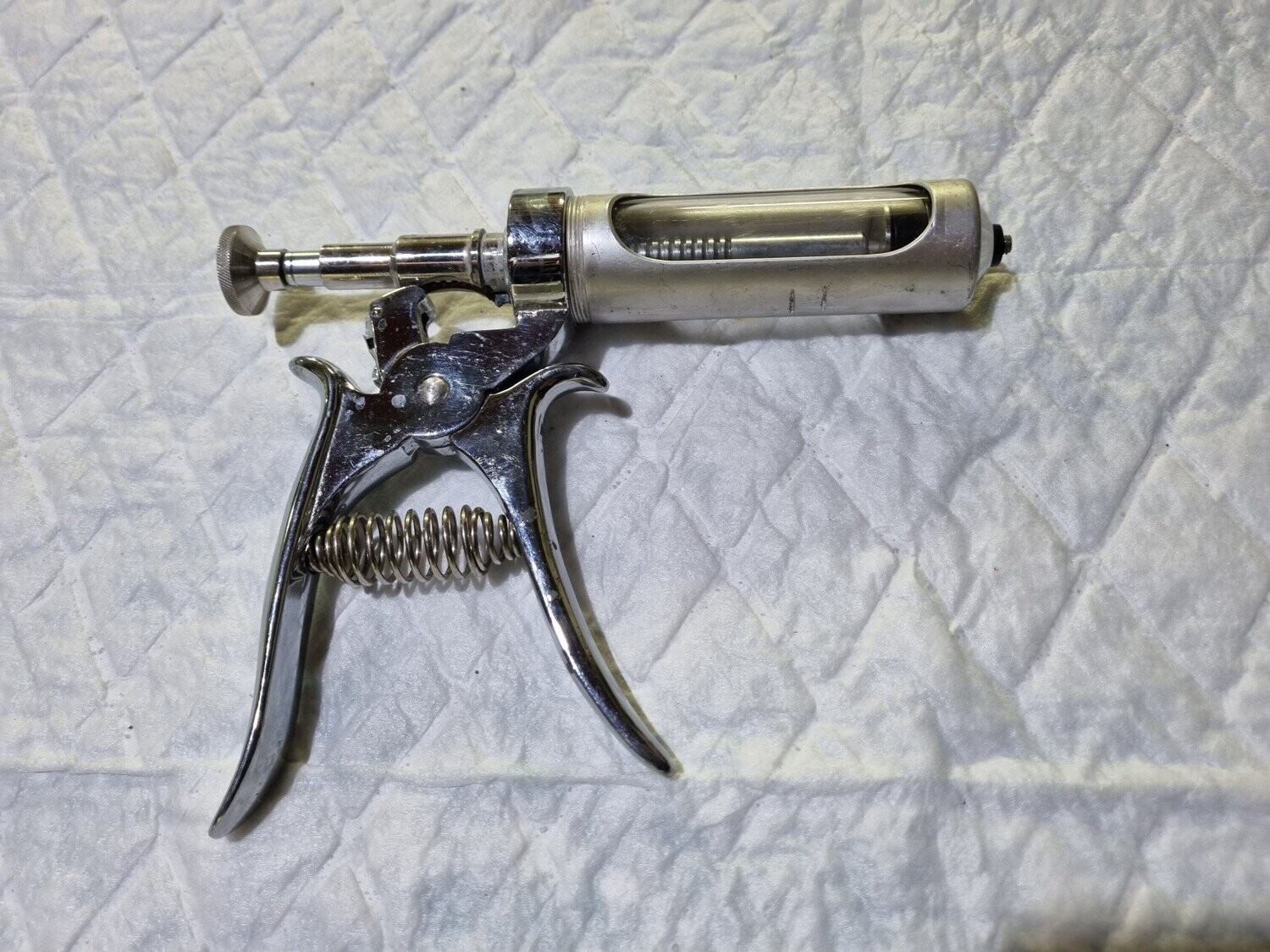 Pistola jeringa hipodérmica.