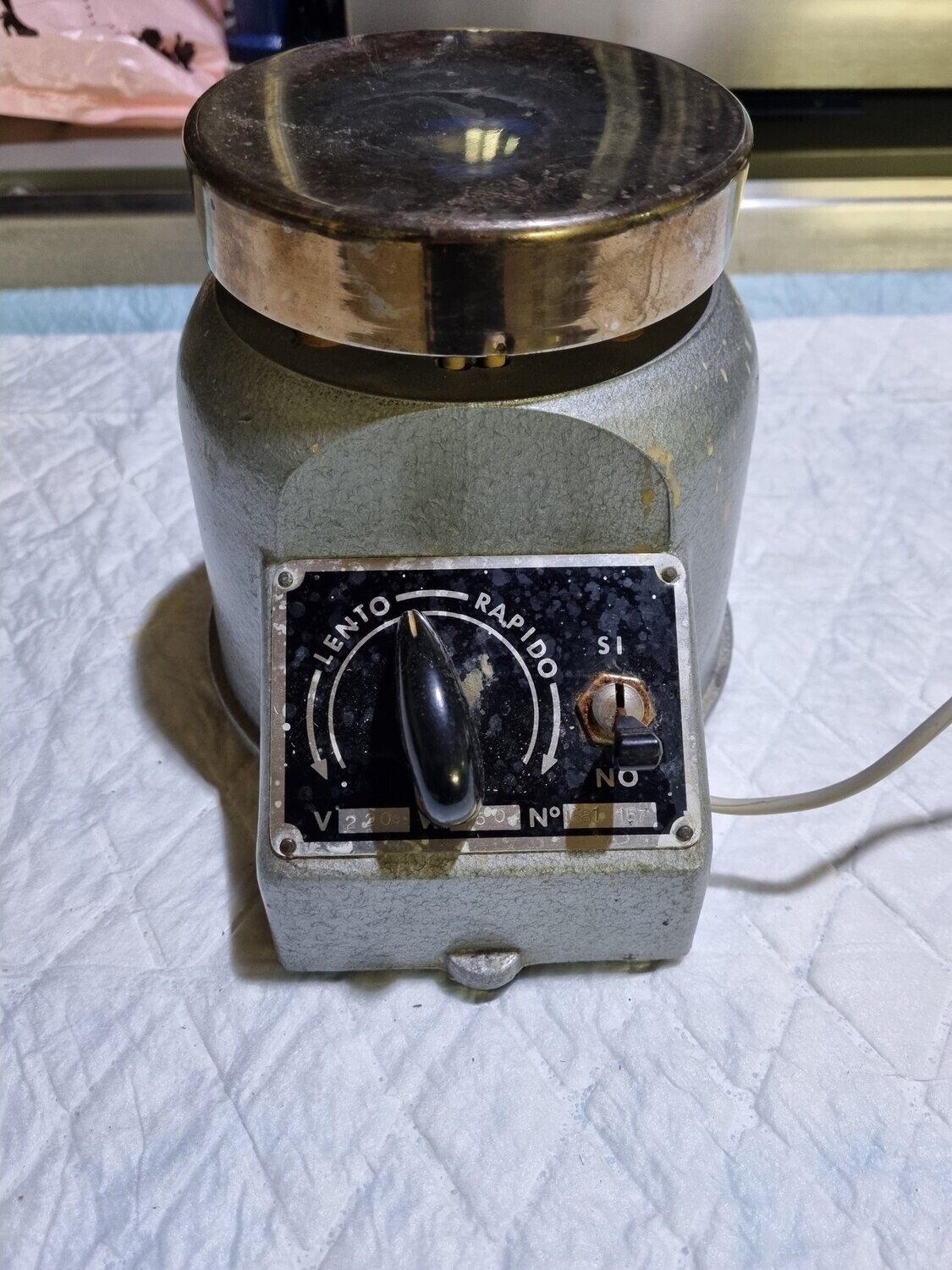 Oscilador, vibrador laboratorio vintage.