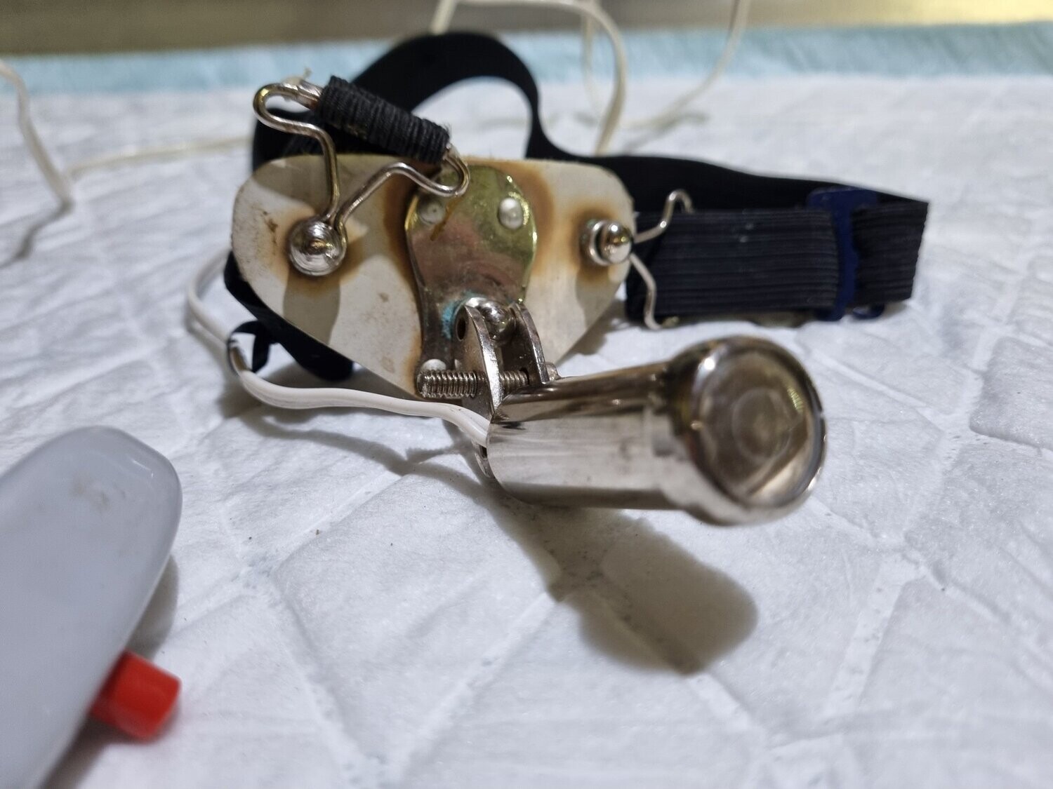Linterna frontal medica años 50.