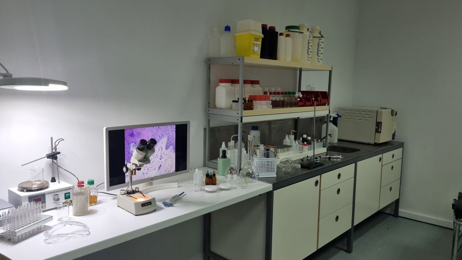 Laboratorio completo. Mueble de laboratorio.