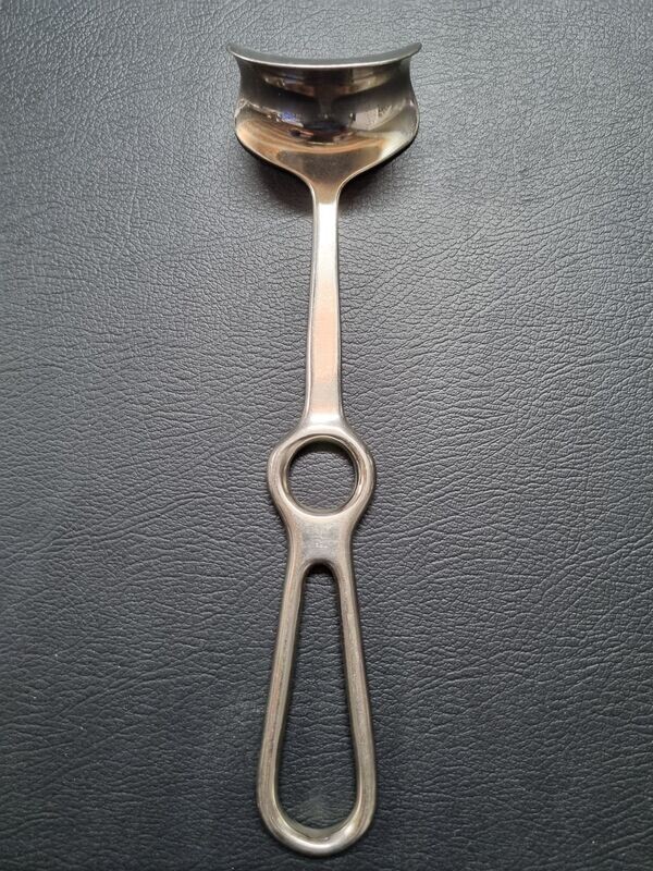 Retractor de doyen . Separador abdominal.