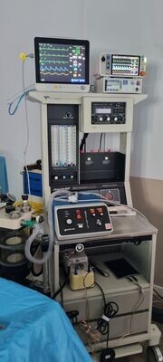 Respirador y máquina de anestesia. Años 2000