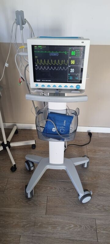 Carro Mindray porta equipos. Carro electromedicina.