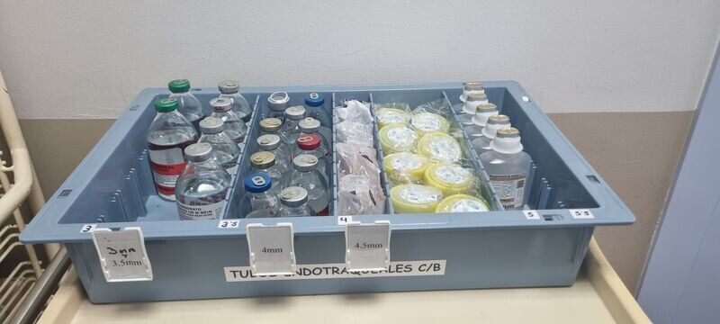 Bandeja material fungible. Organizador sueros.