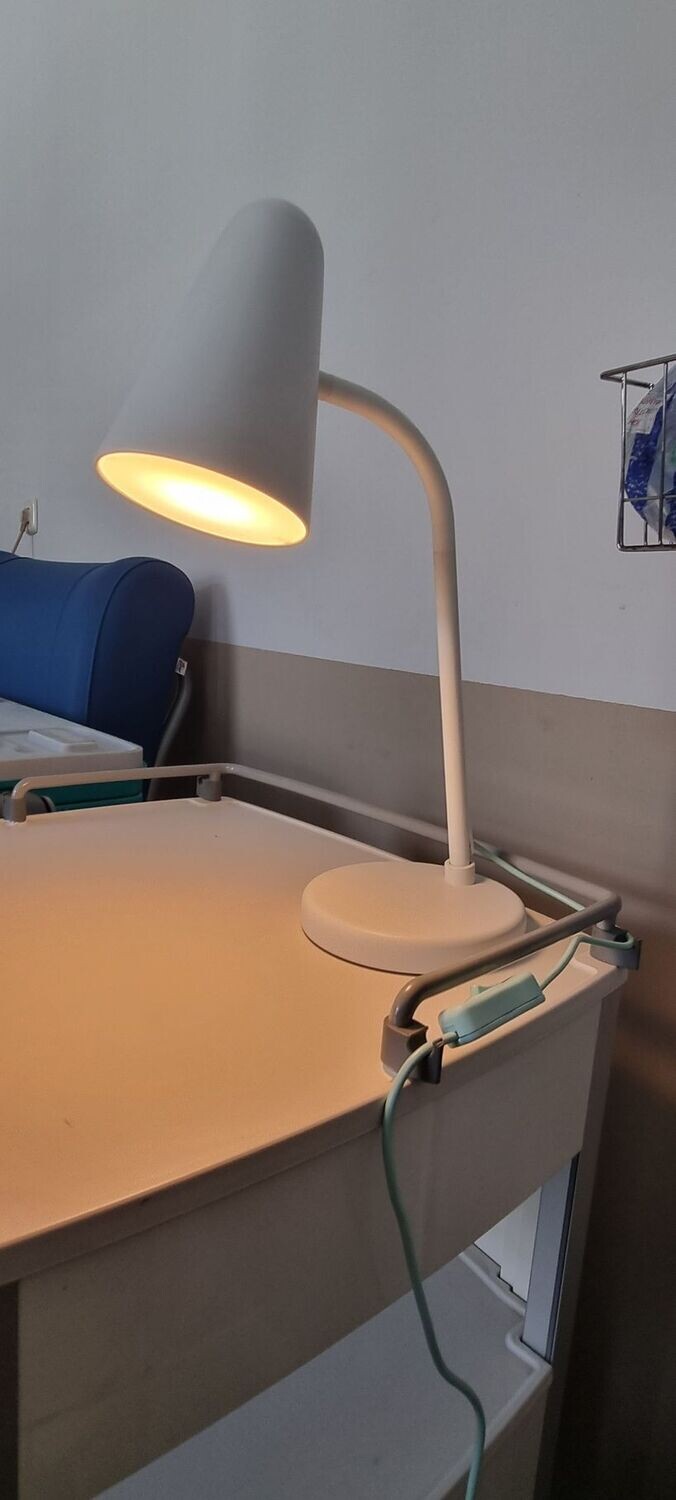 Lámpara de sobre mesa. Lámpara de trabajo.