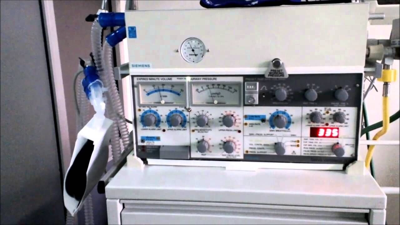Ventilador Servo 900. Respirador años 70, 80 y 90. Alquiler respirador medico vintage.