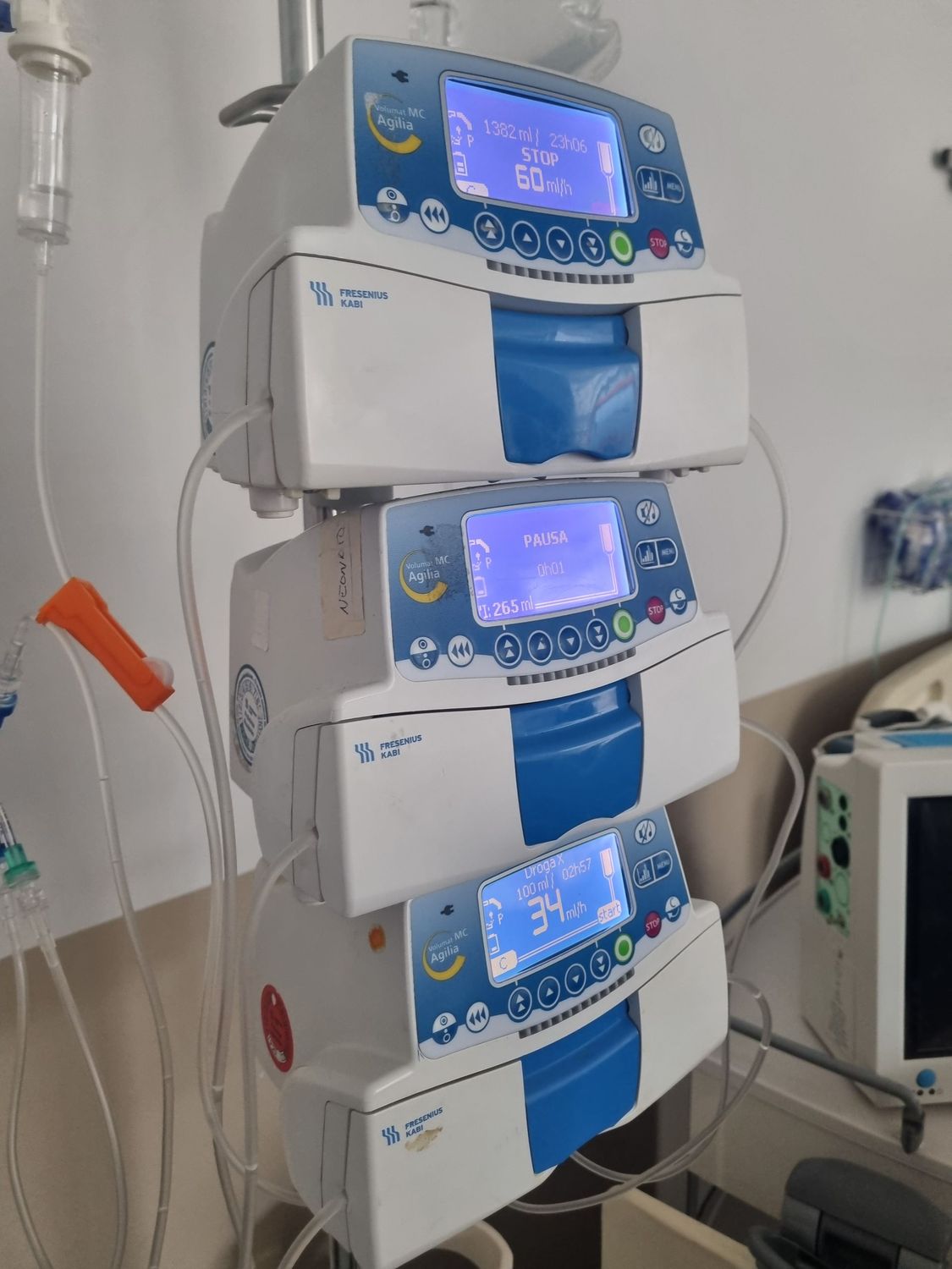 Torre bombas de infusión. Bomba de infusión. Alquiler bombas de infusión. Alquiler atrezzo hospitalario.