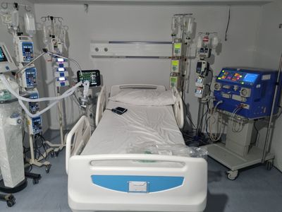 Unidad de cuidados intensivos completa. Alquiler UCI. Alquiler UCI realista.