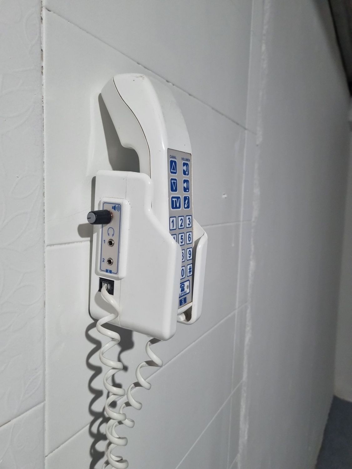 Teléfono paciente. Alquiler teléfono hospital. teléfono para pacientes años 90.