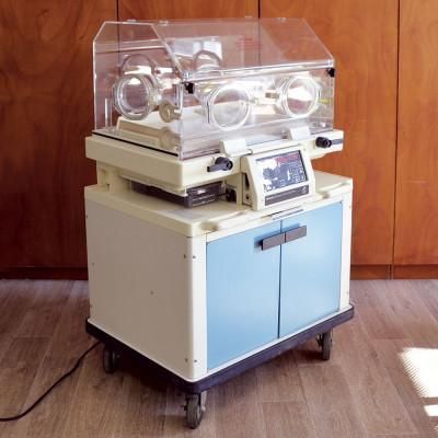 Incubadora para bebés DATEX-OHMEDA Ohio Care Plus. Alquiler incubadora neonatos moderna.