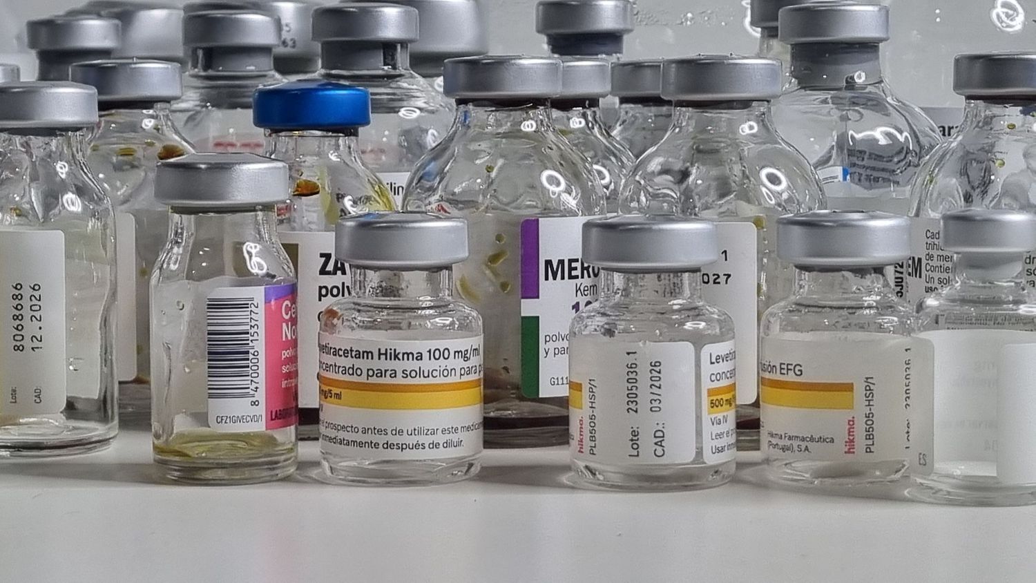 Viales medicamentos hospitalarios. Alquiler atrezzo hospitales.
