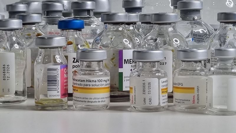 Viales medicamentos hospitalarios. Alquiler atrezzo hospitales.