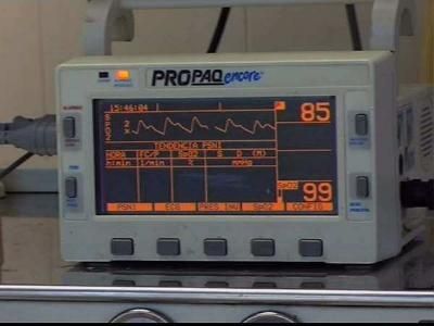 Monitor de emergencias años 2000. Alquiler monitor signos vitales.