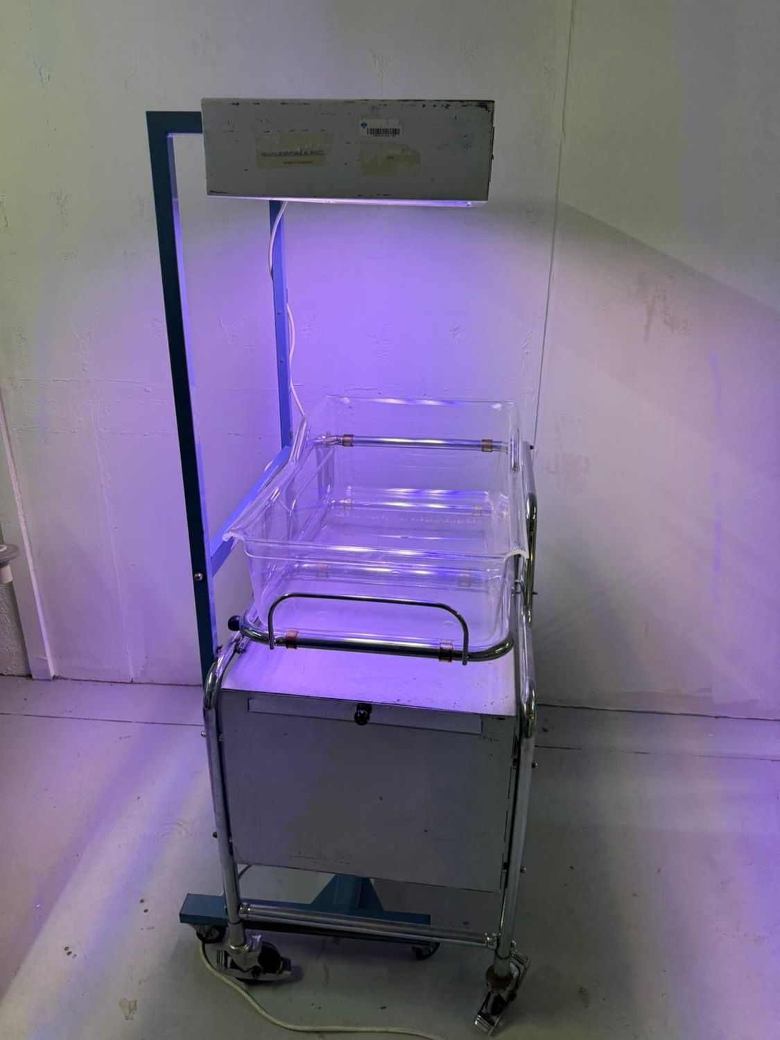 Lámpara de fototerapia neonatal años 90. Alquiler lampara de calor.