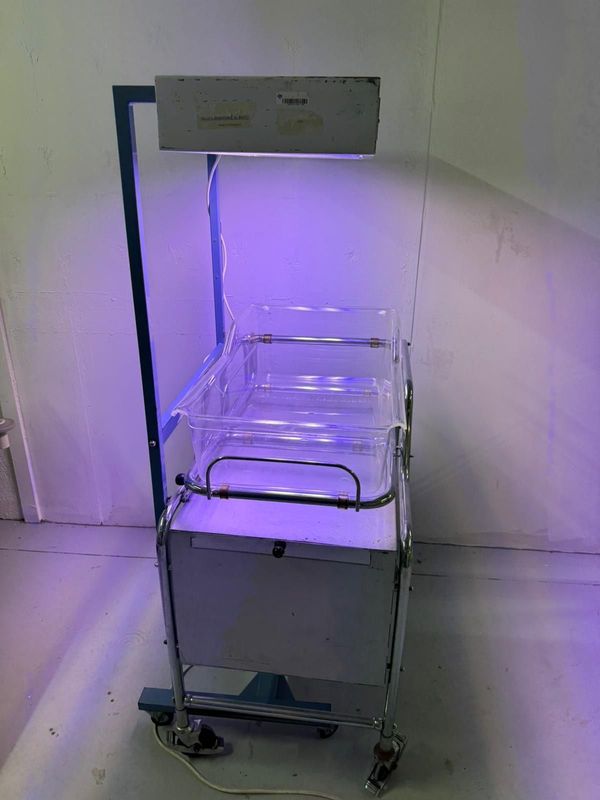 Lámpara de fototerapia neonatal años 90. Alquiler lampara de calor.