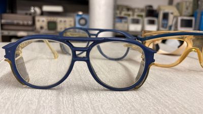 Gafas de laboratorio años 90. Alquiler gafas de seguridad vintage.
