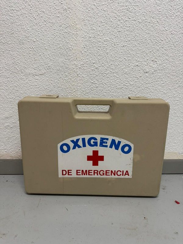 Maleta RCP años 2000. Alquiler maleta de oxigeno de emergencias. Maleta Oxi Kit 45.