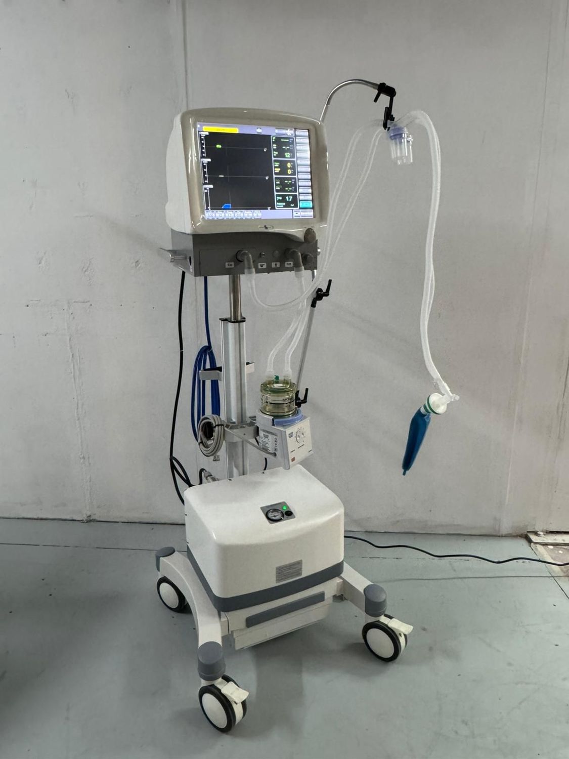 Respirador UCI. Alquiler ventilador medico.