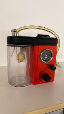 Aspirador de secreciones años 90. Alquiler aspirador vintage