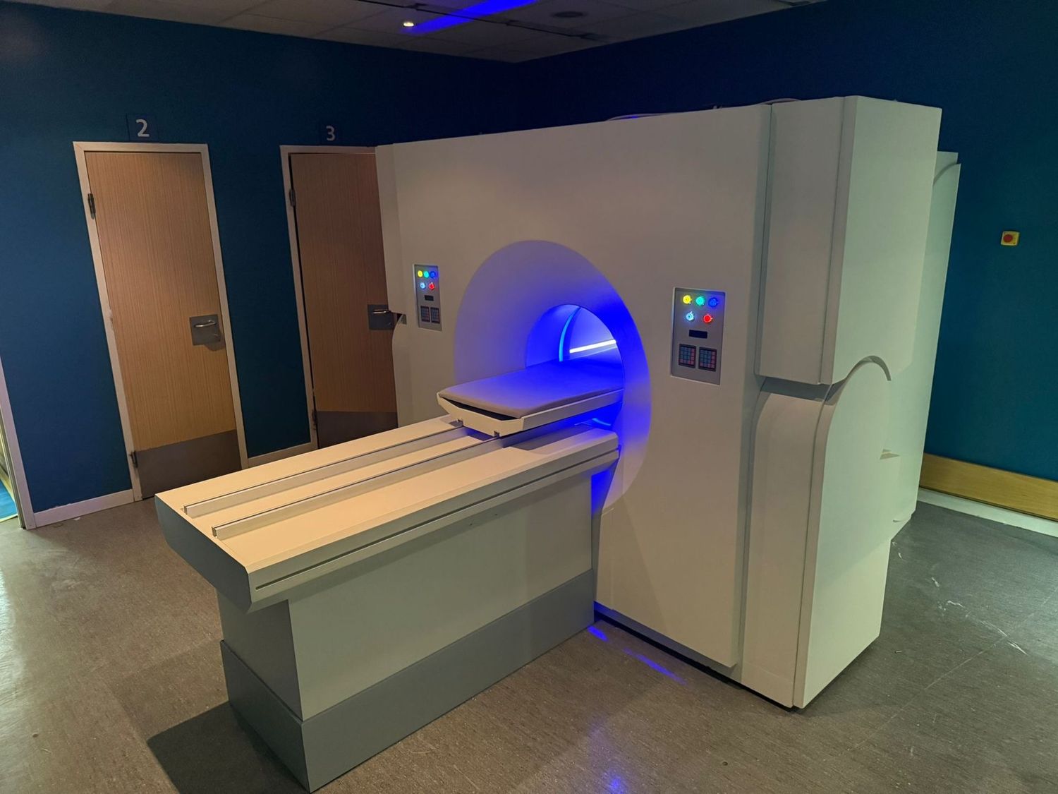 TAC y resonancia magnética. Alquiler Tac ficticio para cine y televisión. TAC y resonancia magnética. Alquiler Tac ficticio para cine y televisión.