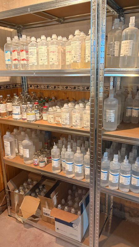 Almacén de sueros. Alquiler de sueros variados para almacén.