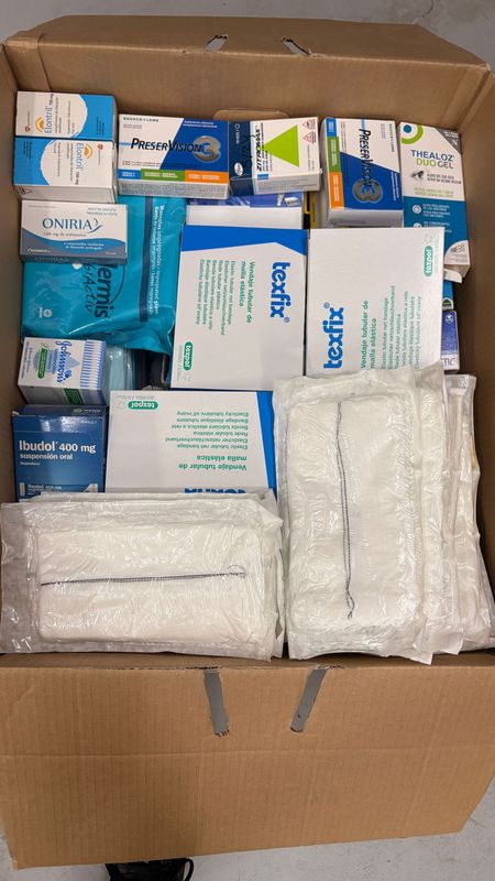 Caja grande de fungibles variados. Alquiler fungibles para cine y televisión