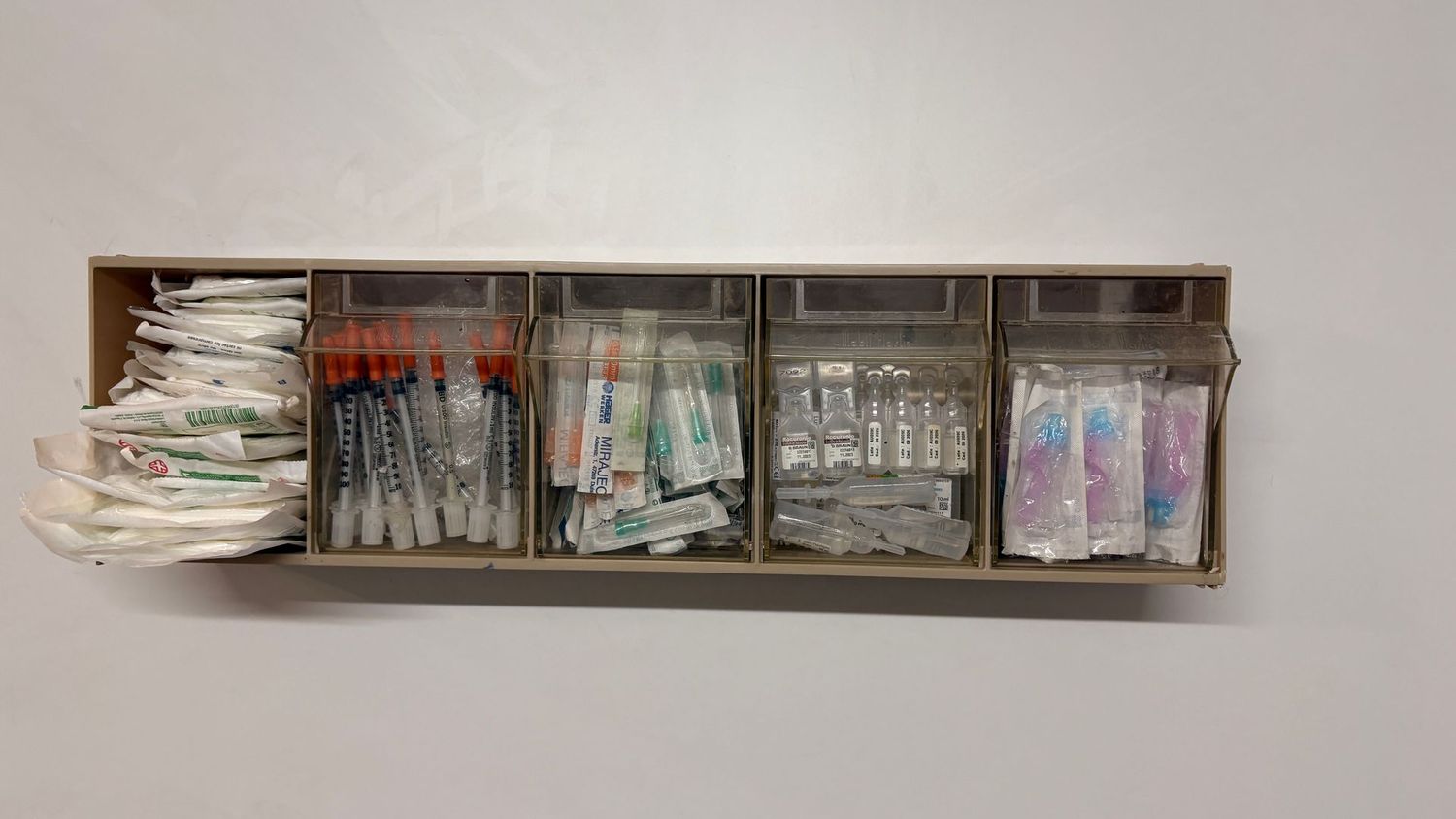 Organizador de pared. Alquiler armario de medicamentos.