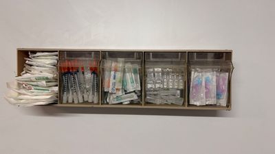 Organizador de pared. Alquiler armario de medicamentos.