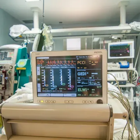 Monitor hemodinámica para pacientes críticos. Monitor de UCI.  Alquiler monitor Picco