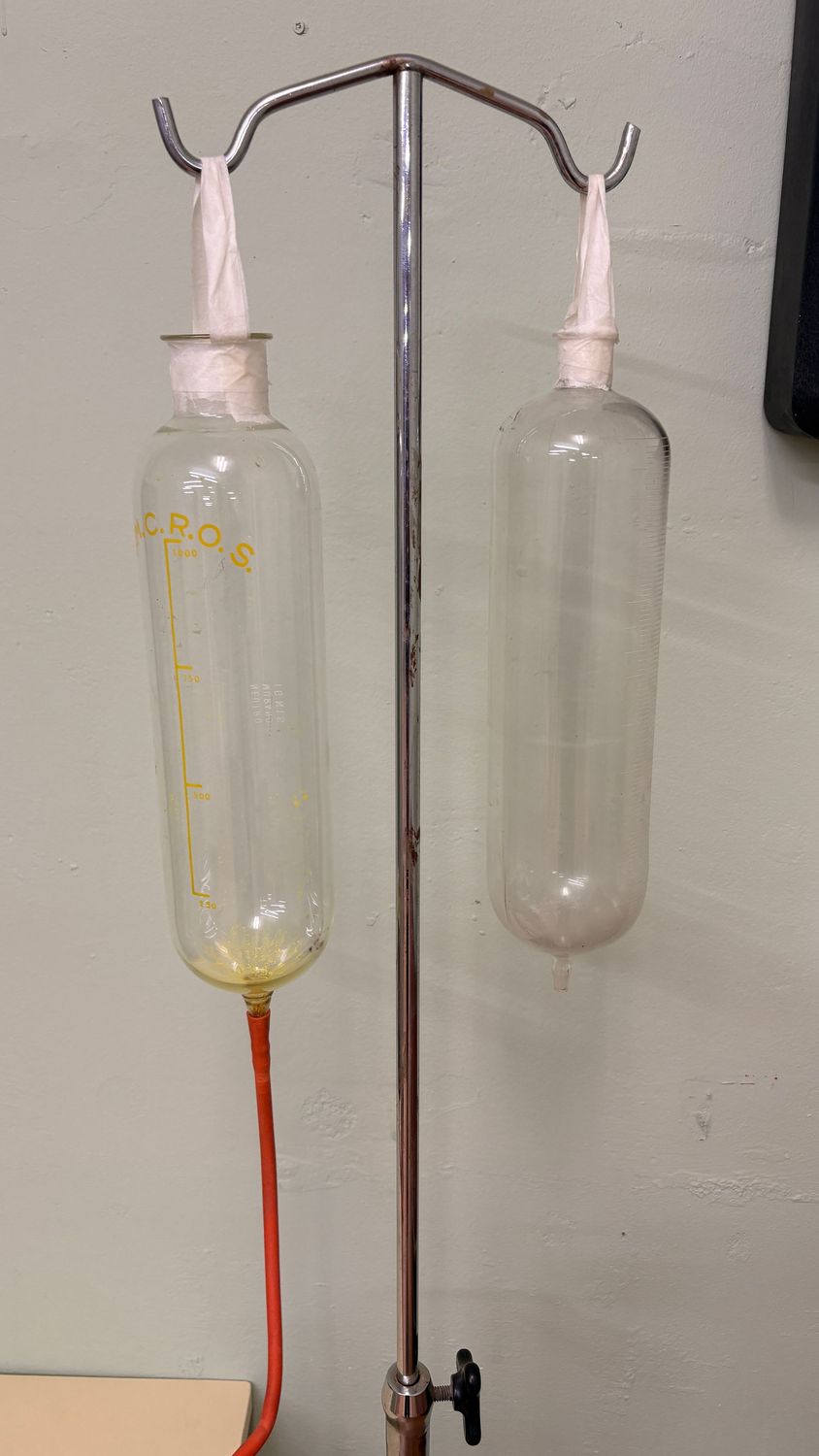 Porta sueros y botellas años 40. Alquiler atrezzo de época. Porta sueros y botellas años 40. Alquiler atrezzo de época.