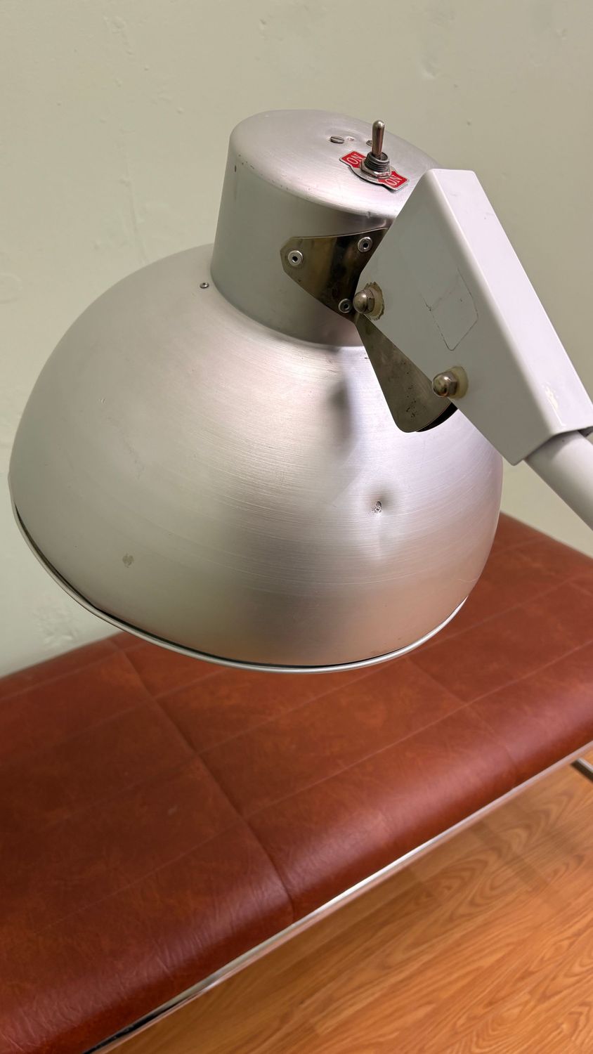 Foco años 90. Alquiler lampara años 90. Lampara infrarrojos Foco años 90. Alquiler lampara años 90. Lampara infrarrojos