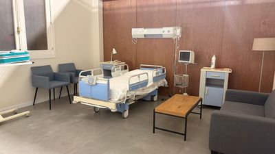 Cama elegante hospitalaria. Alquiler cama de hospital privado. Cama elegante hospitalaria. Alquiler cama de hospital privado.