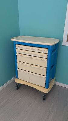 Carro medicamentos. Alquiler carro de fungibles. Carro de emergencias. Carro medicamentos. Alquiler carro de fungibles. Carro de emergencias.