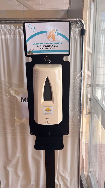 Dispensador de desinfectante de manos de pie. Alquiler dispensador de gel. Dispensador de desinfectante de manos de pie. Alquiler dispensador de gel.